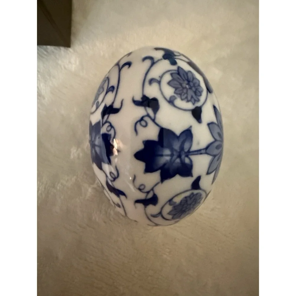 Vintage Blue & White Floral Chinoiserie Porcelain Egg w/ Porcelain Stand